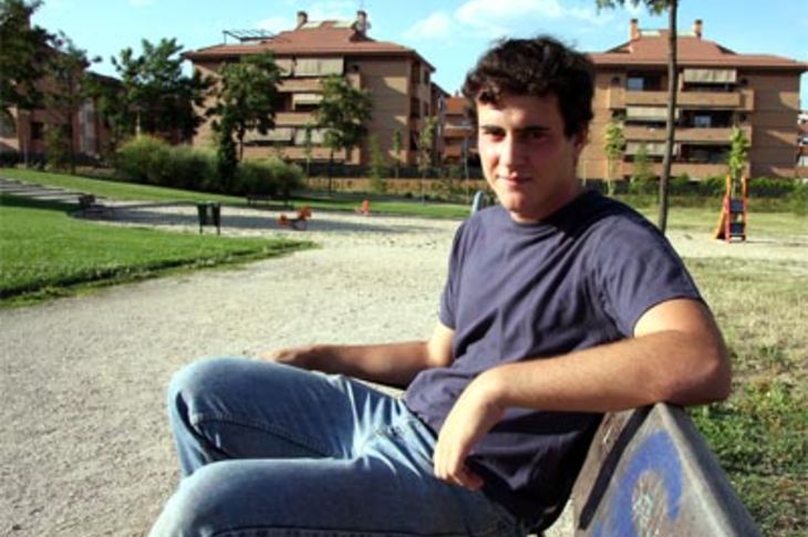 El joven Rafael Urías, en un parque de Boadilla del Monte.