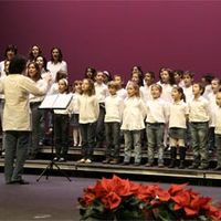 El coro del colegio Ágora de Boadilla del Monte participó en la muestra de música navideña escolar que organizó el Ayuntamiento de Pozuelo de Alarcón.