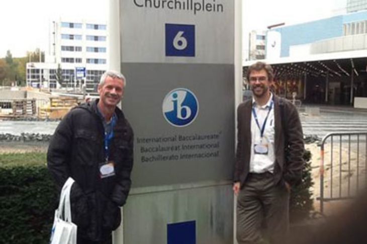 David McLachlan y Kristof Heylen, coordinador de Idiomas y coordinador de IB del Colegio Mirabal, respectivamente, durante su asistencia a la conferencia celebrada en La Haya.