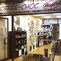 Múltiples variedades de cafés, chocolates, tes... entre la amplia oferta de productos que podemos encontrar eh Coffe Choc Maykhel.