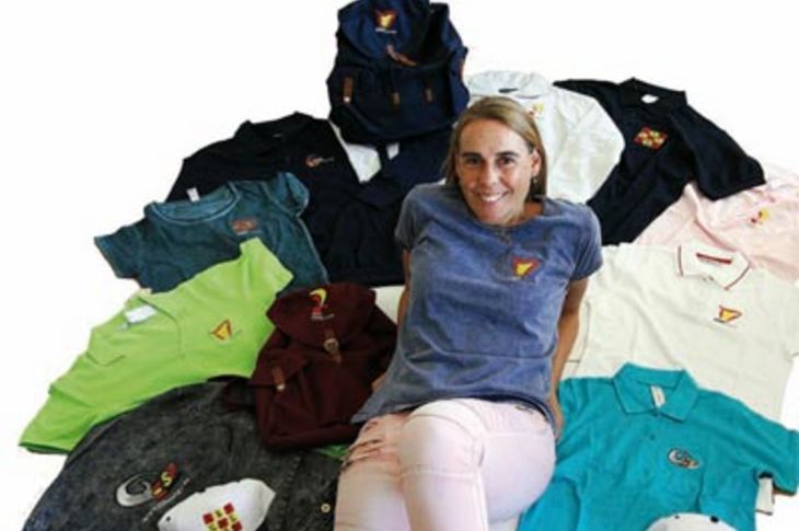 Carolina Fernández, responsable de ESPenergy, firma especializada en moda (camisetas, polos, gorras, mochilas..) con diseños que proporcionan la marca España.