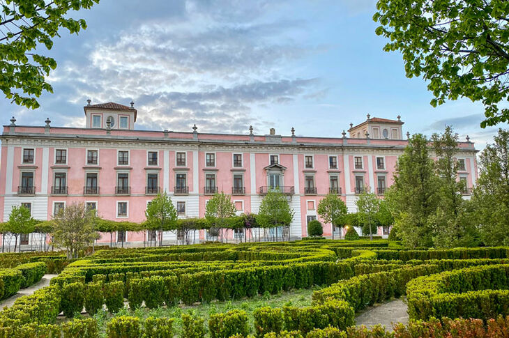 Abre la nueva terraza de verano en los jardines del palacio de Boadilla del Monte