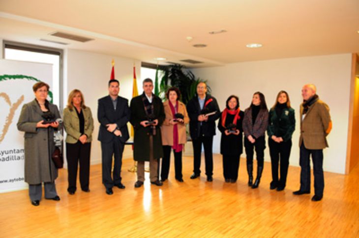 Imagen de los maestros del municipio que se jubilarán en 2011 durante el homenaje rendido por el Ayuntamiento de Boadilla del Monte.