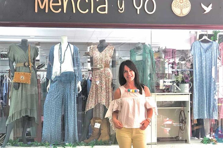 Mariví de la Vera es la persona al frente de Mencía y yo, tienda especializada en moda mujer. Está en el Centro Comercial El Palacio, en Boadilla del Monte.