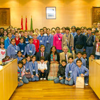 Un grupo de escolares de Nueva Delhi visita estos días nuestro municipio, invitados por el colegio Teresa Berganza.