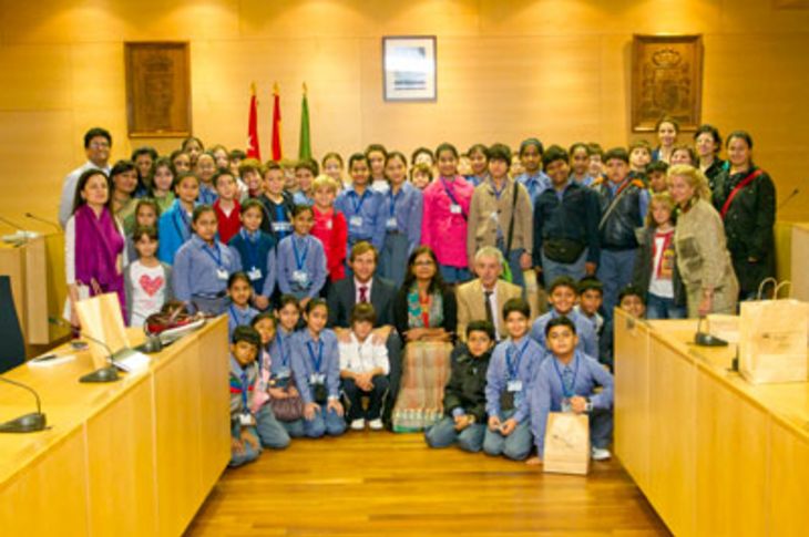 Un grupo de escolares de Nueva Delhi visita estos días nuestro municipio, invitados por el colegio Teresa Berganza.