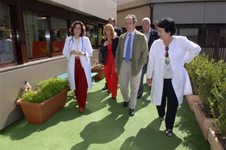 Visita al aula del Hospital Montepríncipe.