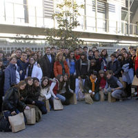 magen del grupo de estudiantes italianos con sus anfitriones del Máximo Trueba. Con ellos está también la concejal de Educación y Familia del Ayuntamiento de Boadilla del Monte, Mercedes Nofuentes.