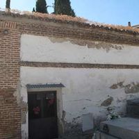 La tapia del Cementerio Parroquial está en un evidente estado de deterioro, según denuncia APB.