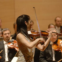 La violinista japonesa Akiko Suwanai durante el concierto.