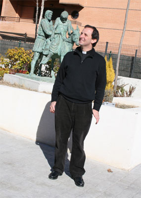 Javier Siegrist. parroco de la iglesia del Santo Cristo de la Misericordia de Boadilla del Monte.