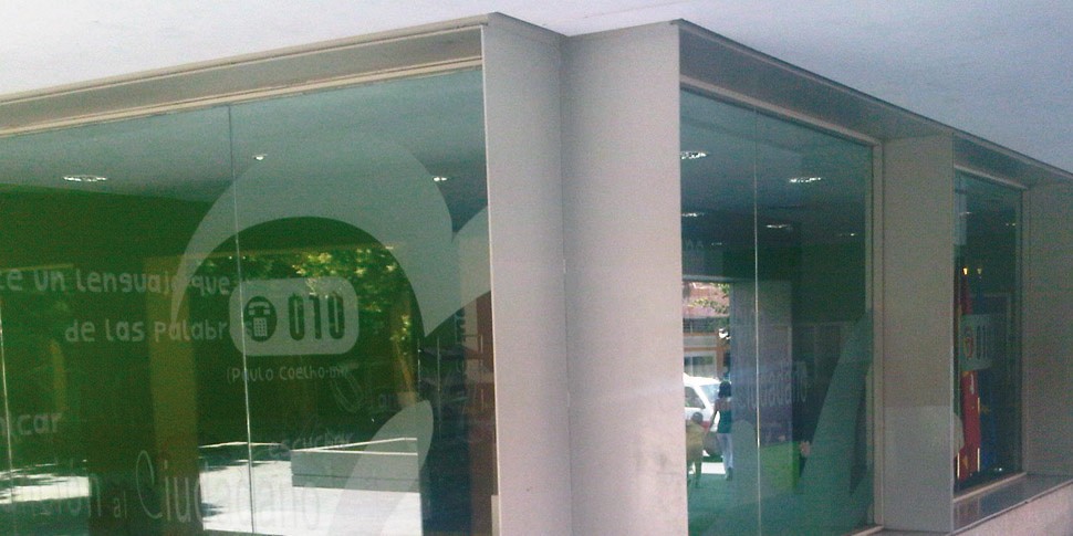 La nueva comisaría de Policía Local está situada en los bajos del edificio institucional del Ayuntamiento, en la plaza de La Cruz. La nueva comisaría de Policía Local está situada en los bajos del edificio institucional del Ayuntamiento, en la plaza de La Cruz.