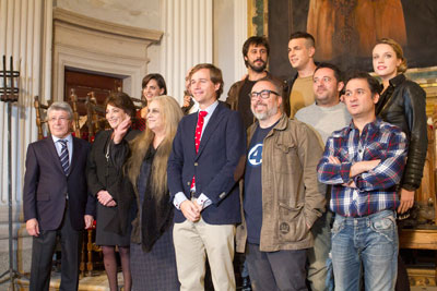 El alcalde de Boadilla del Monte, Antonio González Terol, estuvo hoy en el palacio del Infante don Luis despidiendo al equipo de la película Las Brujas de Zugarramurdi, dirigida por Alex de la Iglesia. El alcalde de Boadilla del Monte, Antonio González Terol, estuvo hoy en el palacio del Infante don Luis despidiendo al equipo de la película Las Brujas de Zugarramurdi, dirigida por Alex de la Iglesia.