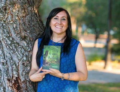 Adriana García, médico y escritora y vecina de Boadilla del Monte. Es autora de la trilogía El secreto de Rubindul.